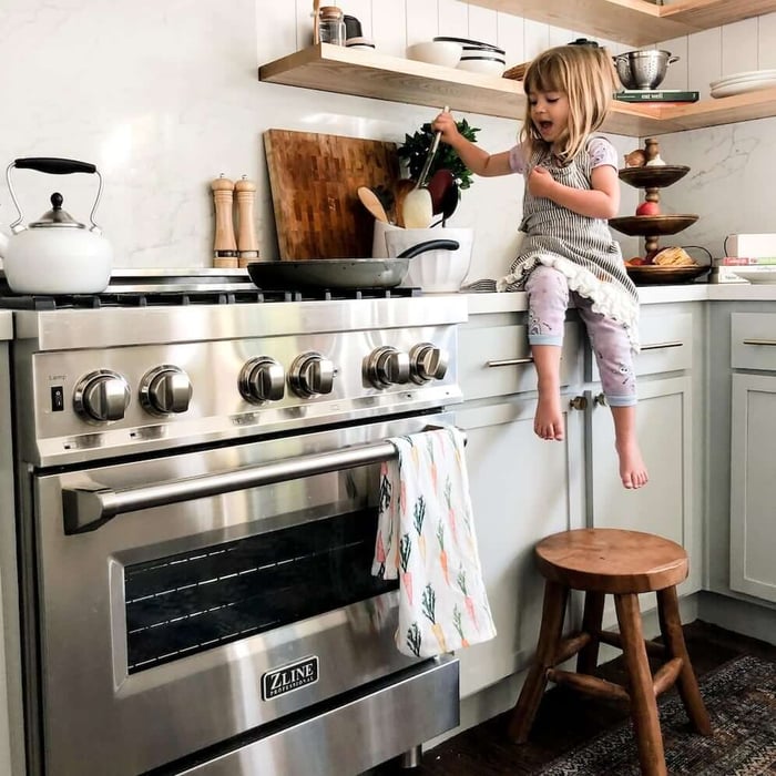 ZLINE 30 in. 4.0 cu. ft. Dual Fuel Range with Gas Stove and Electric Oven in Stainless Steel (RA30) - white background