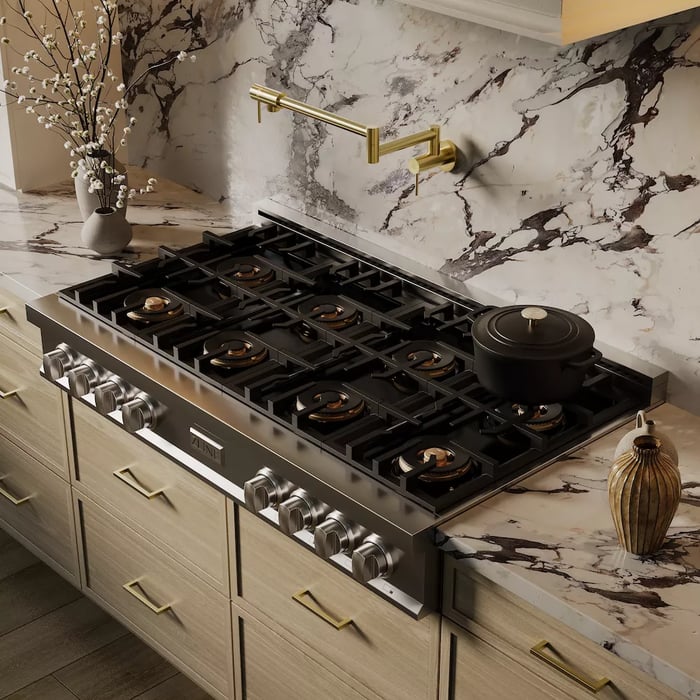 Cooktops vs. Rangetops: Gas rangetop in luxury kitchen.