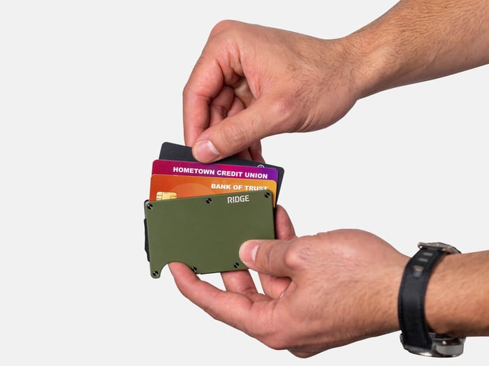 Ridge Wallet vs Trayvax: Which Wallet Wins the Battle?