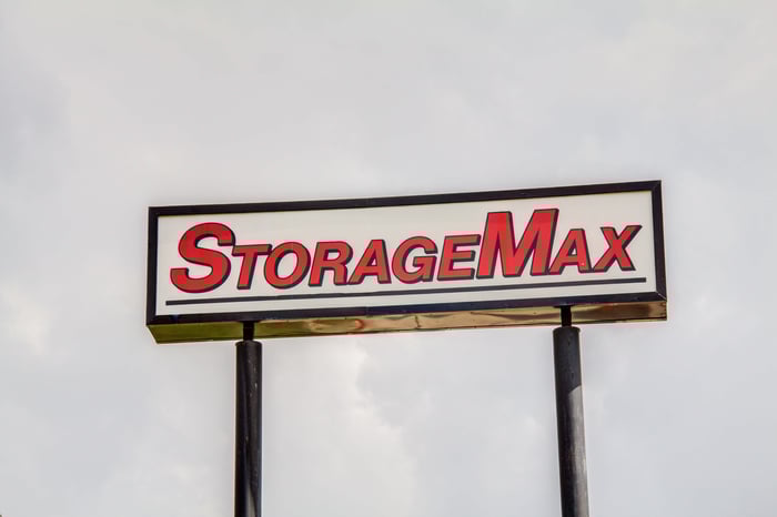 Downsizing 101: How StorageMax Can Help You Declutter