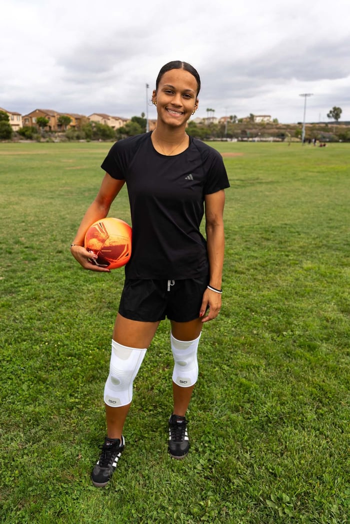 Soccer player Trinity Armstrong wearing GO Knee Sleeves during training to support ACL injury prevention in soccer.