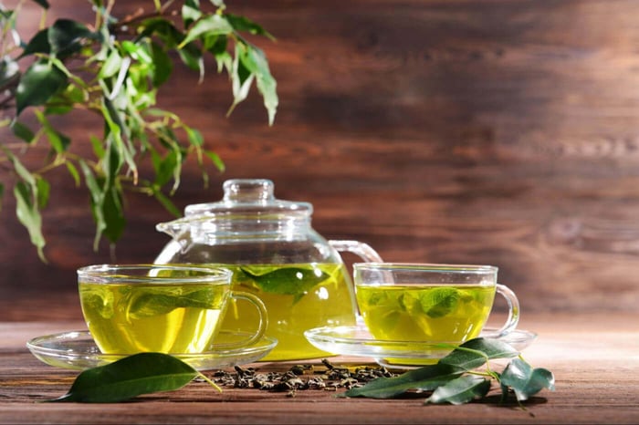 crystal clear tea set filled with tea