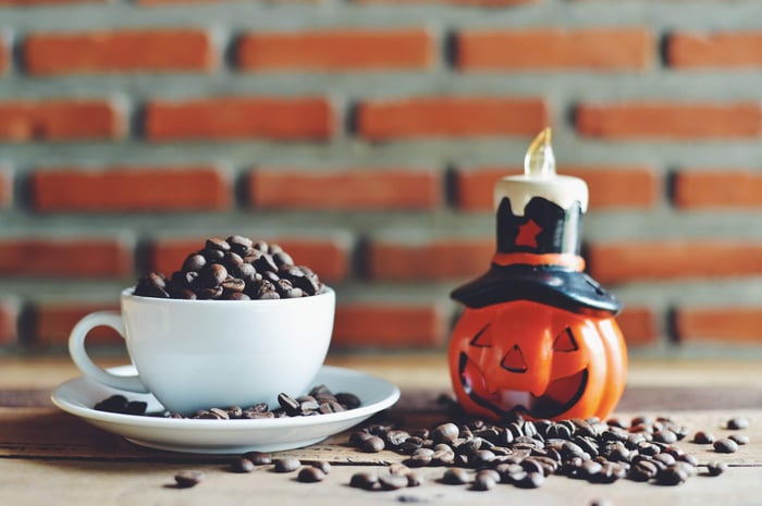 17 SPOOKY-CUTE HALLOWEEN COFFEE IDEAS YOU CAN MAKE TONIGHT