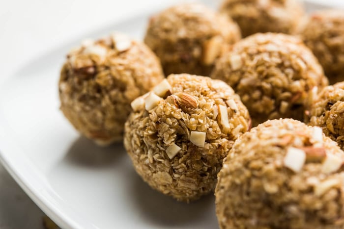 NO-BAKE COLLAGEN COFFEE CREAMER ENERGY BITES