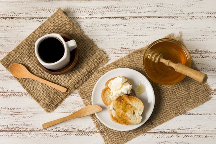 SPRING HONEY CINNAMON LATTE