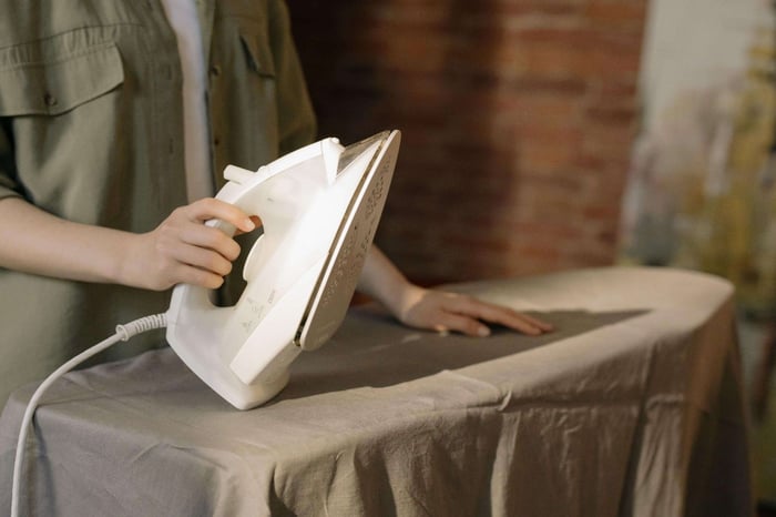 Dry Iron vs Steam Iron: Features and Price - Nori Press