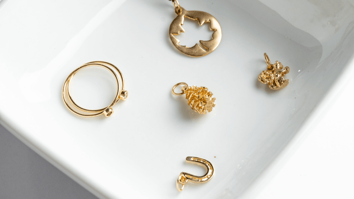 How to Shop for Winter Jewelry & 7 Seasonal Styles to Buy
