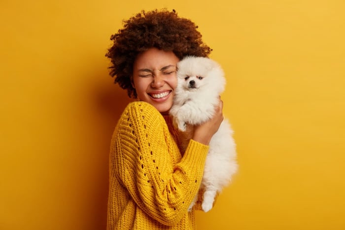 Does My Dog Love Me? Here Are 22 Signs Your Dog Loves You!