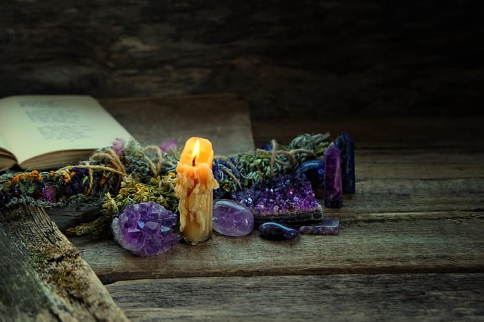 A SPRING WITCH GIFT GUIDE
