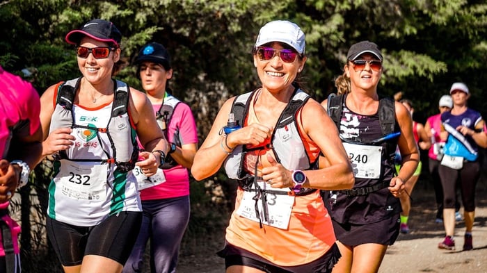 women running a marathon