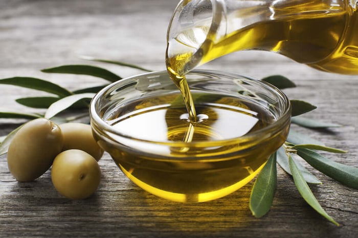 5 Extra Virgin Olive Oil Nutrition Facts That Will Have You Poppin’ Bottles