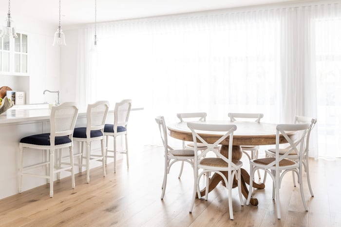 hamptons round dining table and chairs