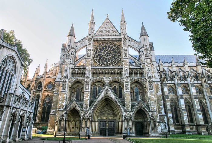 Gothic Design Style: A Guide To Setting Up Stunning Spaces