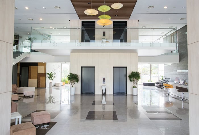 Warm And Welcoming Modern Hallway Ideas For Your Home