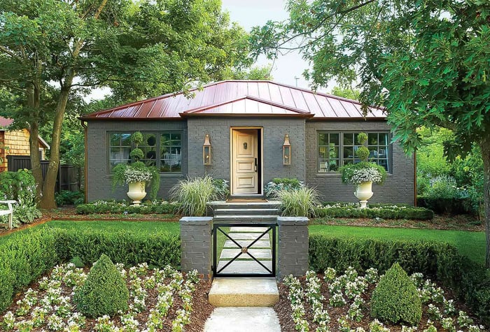 How to Spruce Up Home's Curb Appeal for a Street View?