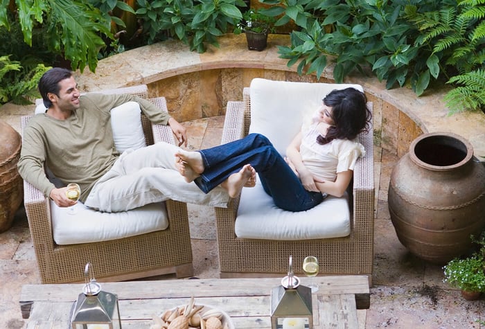 10 Amazing Outdoor Seating Areas With Stunning Ideas