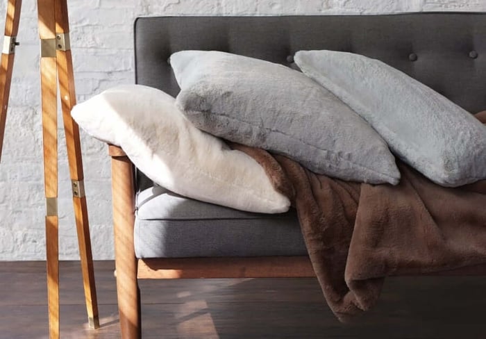 pantone mocha mousse throw