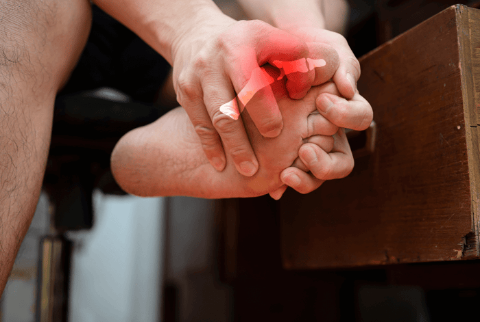 หากคุณมีภาวะเท้าแบนและอาการเจ็บนิ้วเท้า แผ่นรองเท้าเฉพาะบุคคล สามารถช่วยปรับโครงสร้างเท้า ลดแรงกด และป้องกันปัญหาที่อาจลุกลาม อย่าปล่อยให้ปัญหาเล็ก ๆ กลายเป็นอาการเรื้อรัง