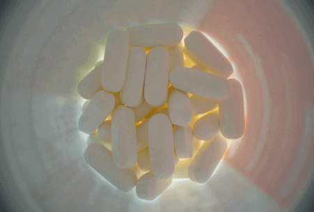 Advanced curcumin supplement capsules featuring enhanced bioavailability technology