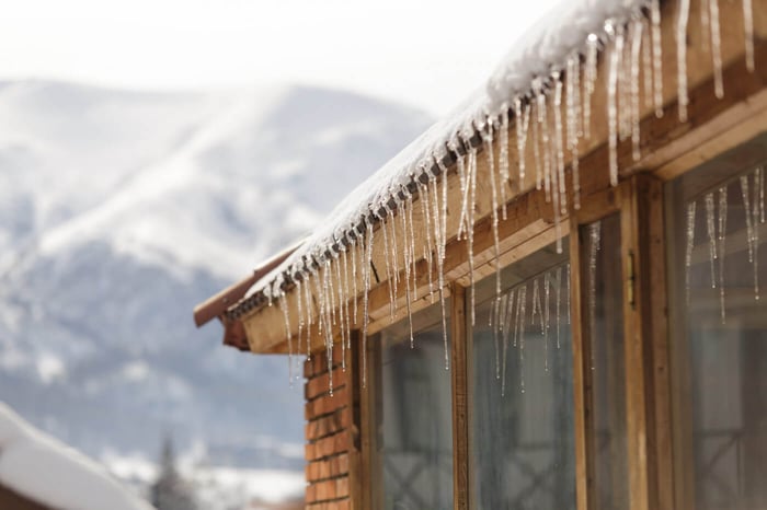 Tips to Avoid Frozen Gutters and Roofs