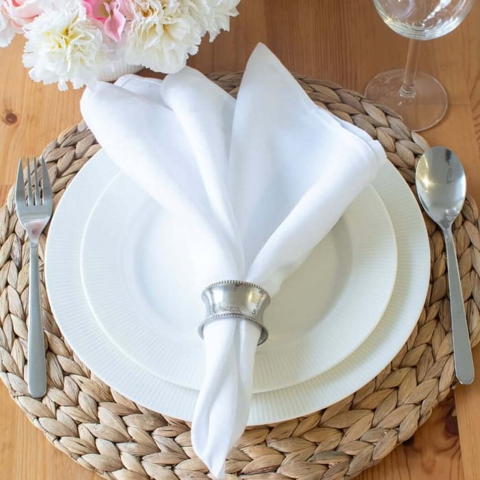 linen‑style napkins