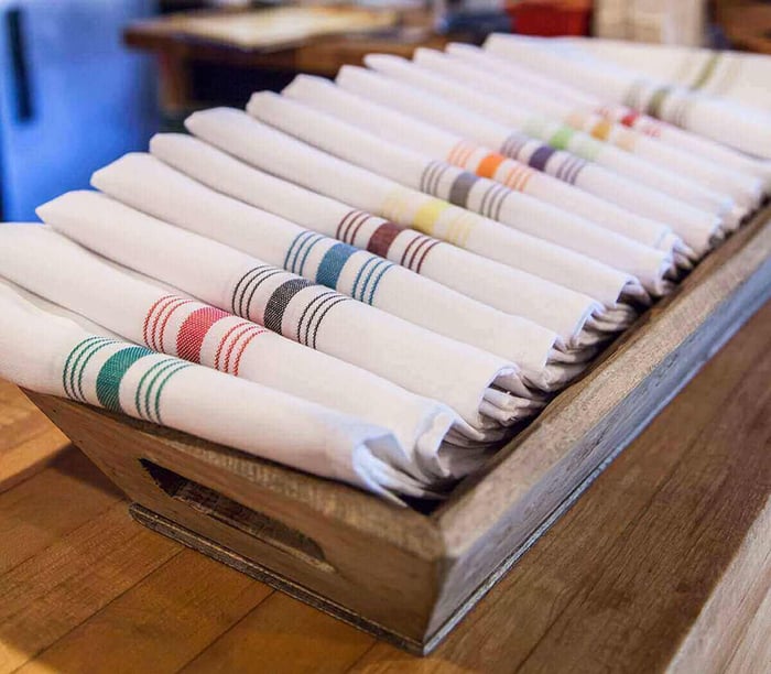 linen‑style napkins