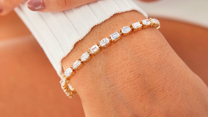 How are Bracelets Supposed to Fit: Perfect Comfort & Style Tips