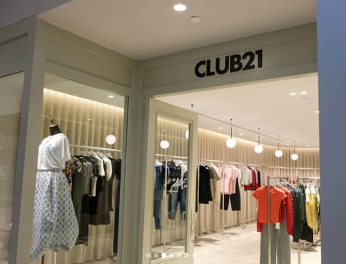 Club 21 physical store showcasing the latest date ensemble trends in the fashion industry