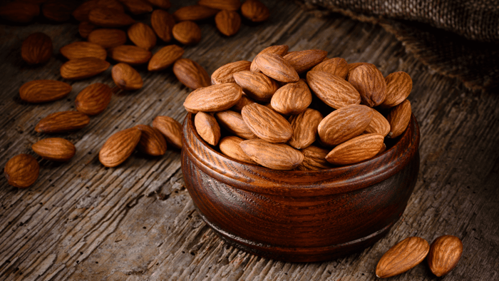 Almonds nutritional values - a look at the benefits