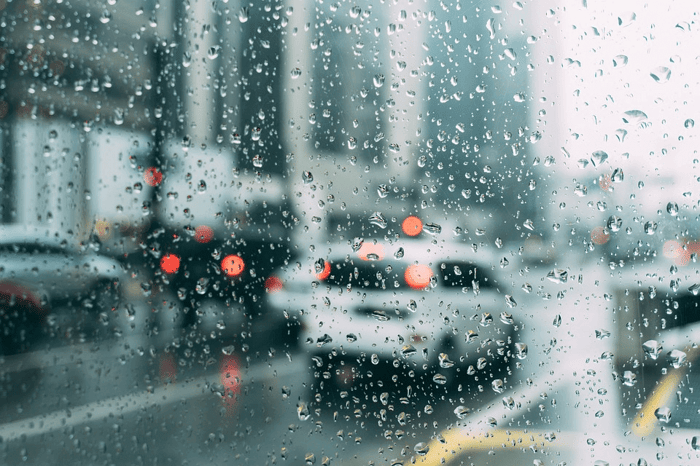 How to drive under the rain