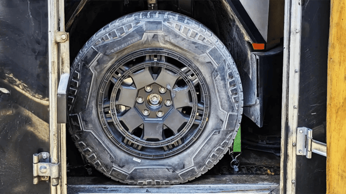 Tesla Cybertruck: even the wheels have secrets!