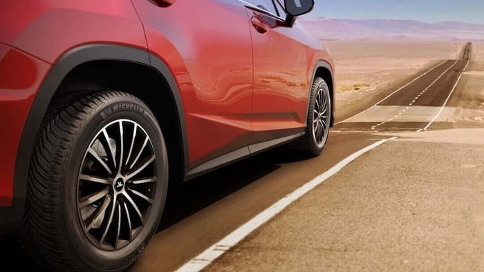 Right side of a SUV with Michelin Crossclimate 2 tires on the road in a desert
