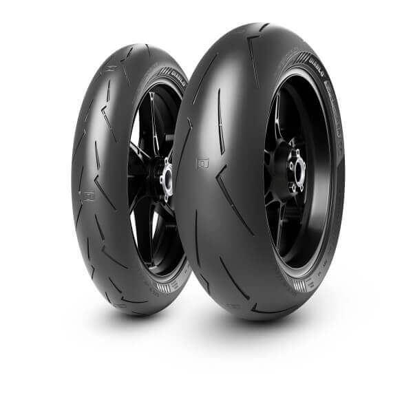 Les Pirelli Diablo Supercorsa V4, virage en moto