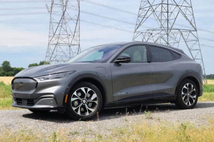 Sur la route avec la Ford Mustang Mach E RWD