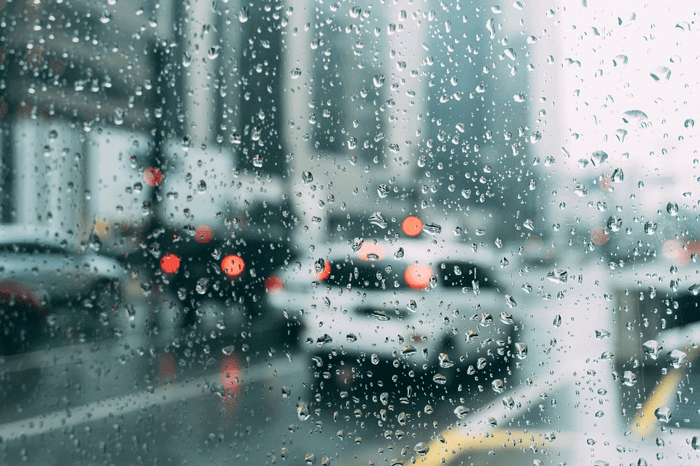 Cinq trucs pour conduire sous la pluie (et éviter de déraper!)