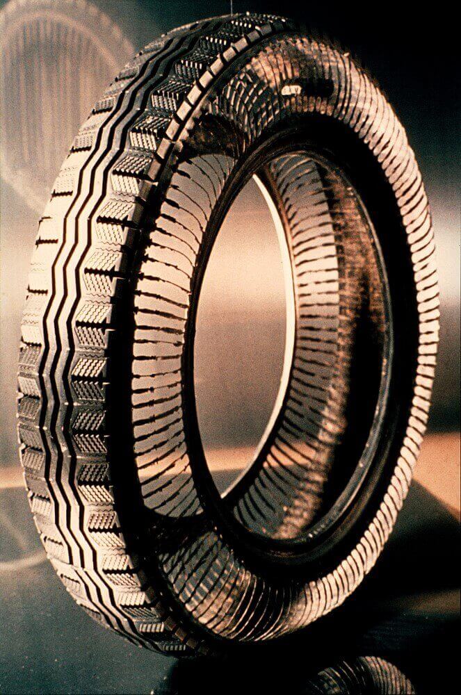 Le pneu Radial construit par le français Michelin en 1946