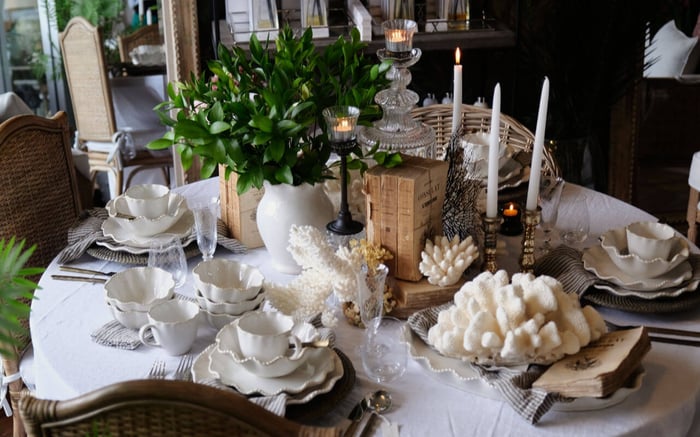 Tablescape Styling: Coastal Elegance Meets French Provençal Charm – A Vintage-Inspired Setting