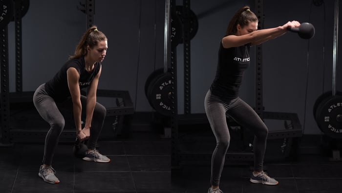 Kettlebells Swings auf Gymnastikmatten
