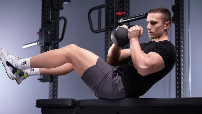 Russian Twist mit Kettlebell