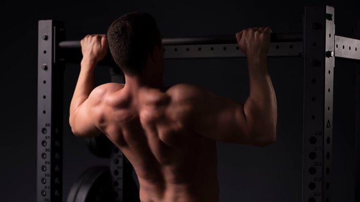 Rückentraining: Klimmzüge richtige Ausführung