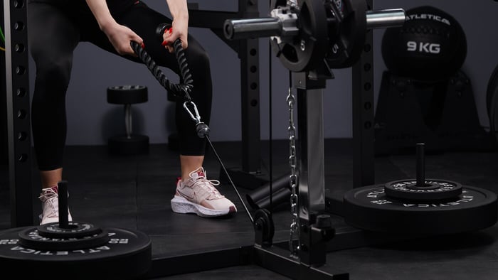 Sportmatte: Training am Power Rack