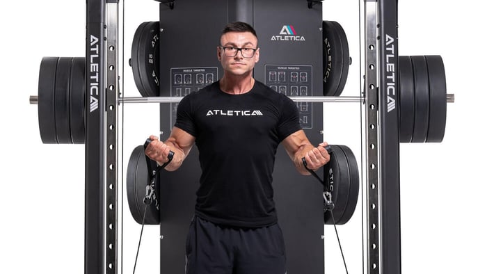 Workout an der Kraftstation