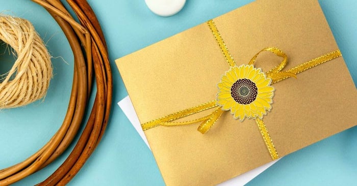 How to Build An Affordable Fall-Themed Gift Set or Boo Basket
