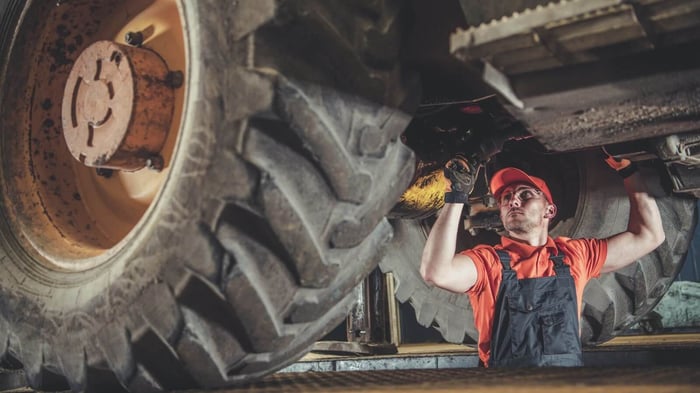 Fleet Maintenance with Trackem GPS for Heavy Equipment Contruction Vehicles excavators dumptrucks