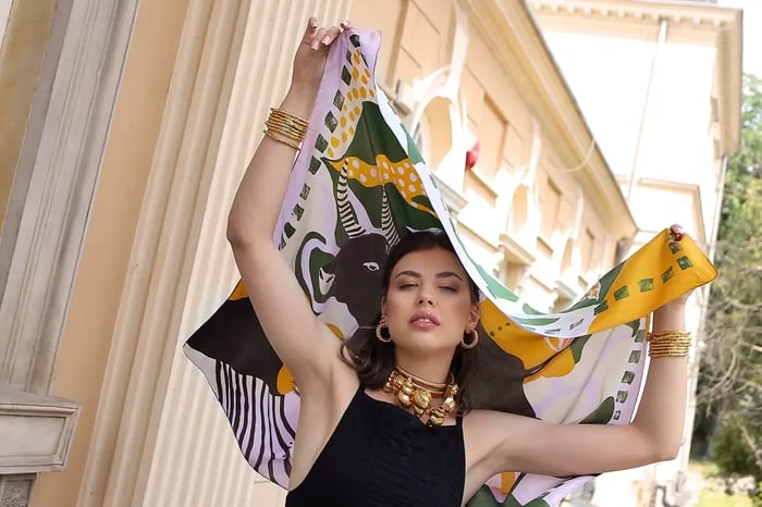 Jak zrobić turban z kokardą z jedwabnej apaszki