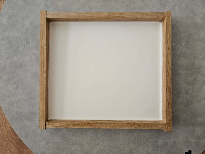 fertig gegossenes und getrocknetes Tablett