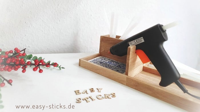 Klebestation aus Holzklötzchen zum Basteln