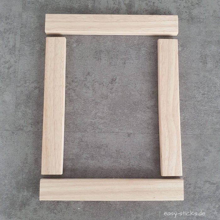 DIY Laterne aus Easy-Sticks Schritt 1 Rahmen kleben