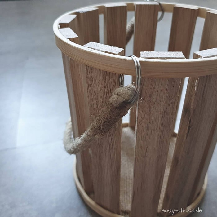Holzlaterne mit Henkel aus Juteseil