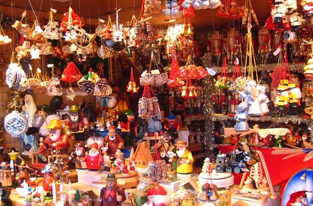 Photo of Christmas trinckets for sale at a christmas market in Cala de Mijas